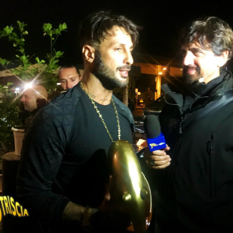 foto fabrizio corona tapiro striscia la notizia