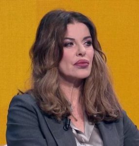 foto alba parietti parla della d'urso a tv talk