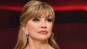 foto milly carlucci triste