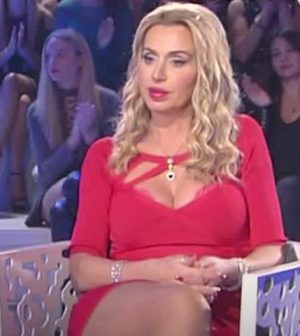 Valeria Marini verso la prima serata di Canale5 dopo il