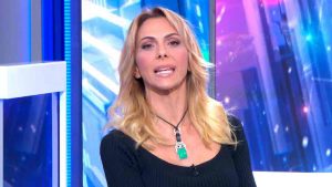 Foto Simona Branchetti chiude Pomeriggio 5 News