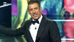 foto francesco gabbani ci vuole un fiore rai1