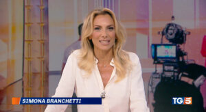 foto simona branchetti pomeriggio 5 news