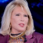 Amanda Lear e l’annuncio a Verissimo: “Non ci rivedremo per molto tempo”