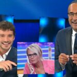 Maria De Filippi al telefono con Stefano De Martino in diretta a Tale e Quale