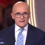 Alfonso Signorini sulla squalifica di Lino Giuliano: “Linguaggio offensivo”