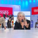 Maria De Filippi fa un brutto scherzo a Marcello e Giada: “Sei un rosicone”