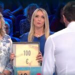 Affari Tuoi, partita sfortunata per Chiara: cambia il pacco e vince solo 100€