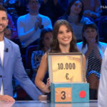 Affari Tuoi: Francesca rifiuta l’ultima offerta del dottore e vince 10.000€