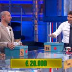 Affari Tuoi: Fabio accetta l’offerta di 20.000€. Nel suo pacco ne aveva 75mila