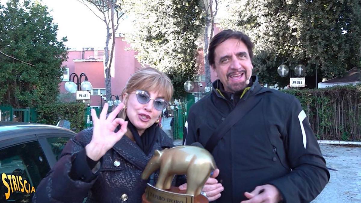 Foto Milly Carlucci tapiro Striscia