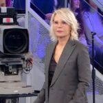 Maria De Filippi commette una clamorosa gaffe ad Amici 24: “Scusatemi”