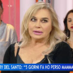 Lory Del Santo commossa a La volta buona: “Mi aspettavo la morte di mia madre”